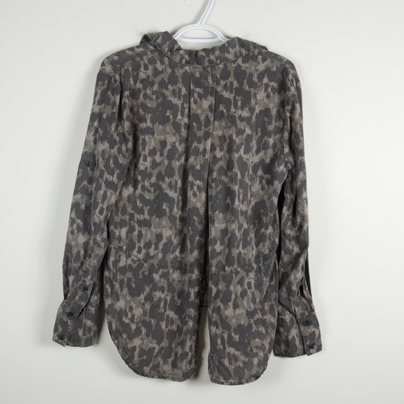 Cloth & Stone Leopard Print Button Down Top S - Picture 3 of 3